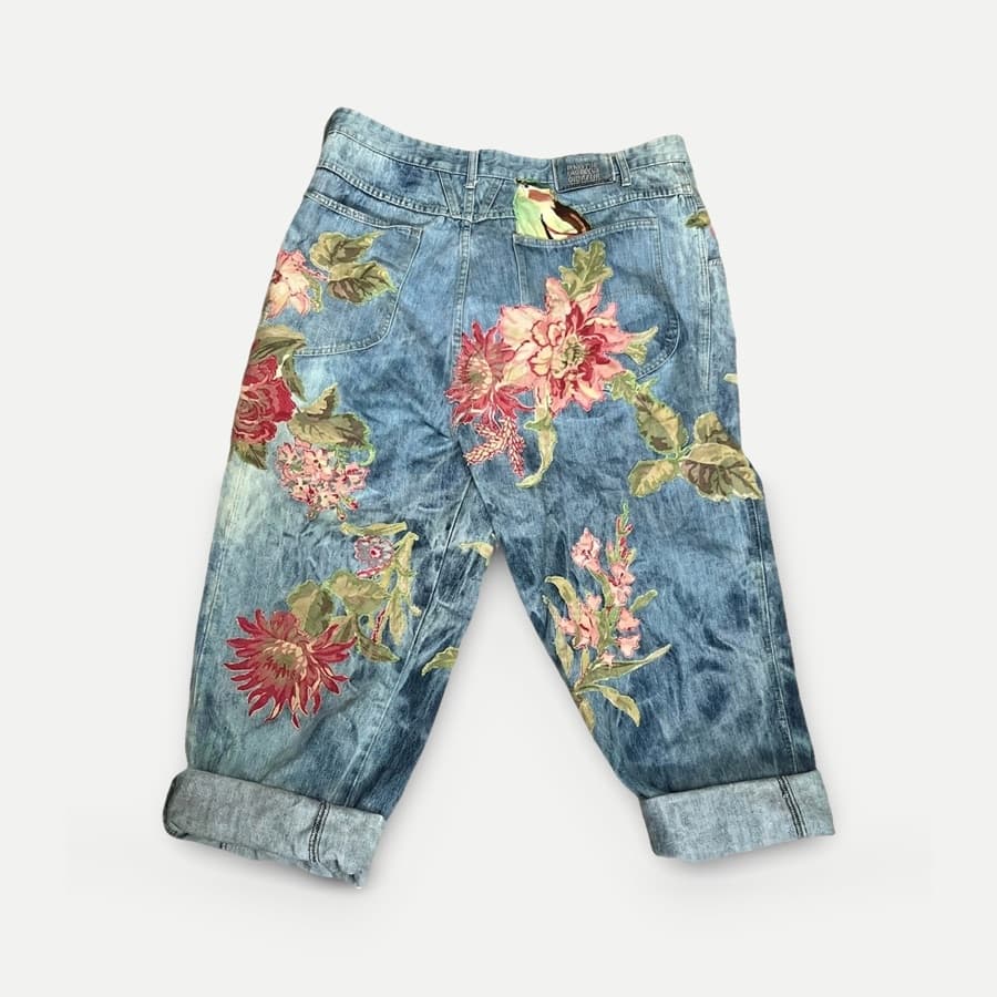 Embroidered jeans, finished with Photolister
